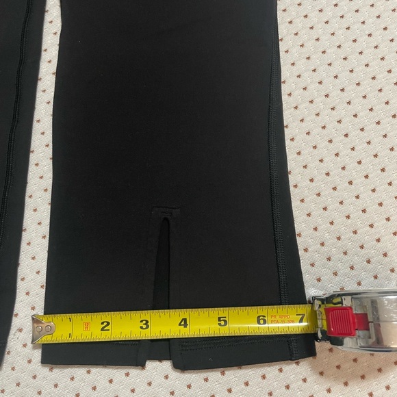 Women 💙🖤Lululemon Gather & Crow Crop
Black/Tonka Stripe Angel Blue, size 4 - Picture 8 of 11